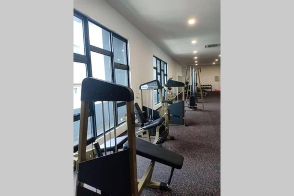 Apple Home 2 At Menara Simfoni, King Size Bed, Cheras, Nexflix, Wifi, Parking Seri Kembangan Buitenkant foto