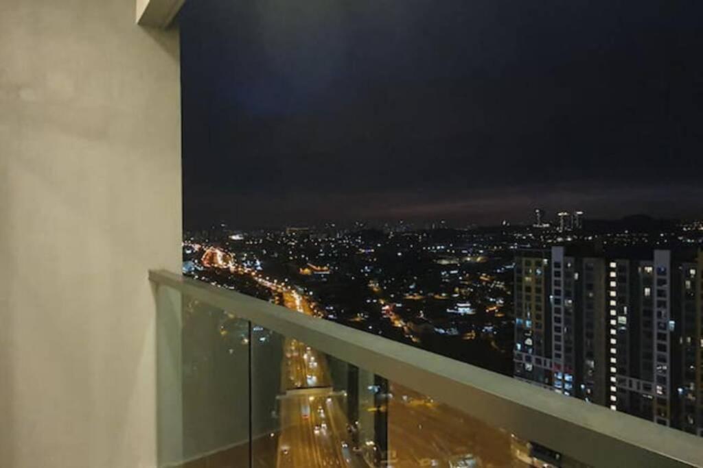 Apple Home 2 At Menara Simfoni, King Size Bed, Cheras, Nexflix, Wifi, Parking Seri Kembangan Buitenkant foto