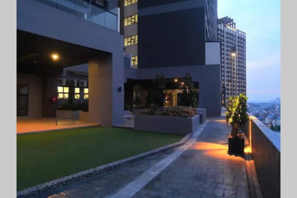 Apple Home 2 At Menara Simfoni, King Size Bed, Cheras, Nexflix, Wifi, Parking Seri Kembangan Buitenkant foto