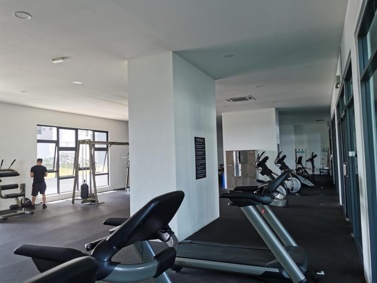 Apple Home 2 At Menara Simfoni, King Size Bed, Cheras, Nexflix, Wifi, Parking Seri Kembangan Buitenkant foto